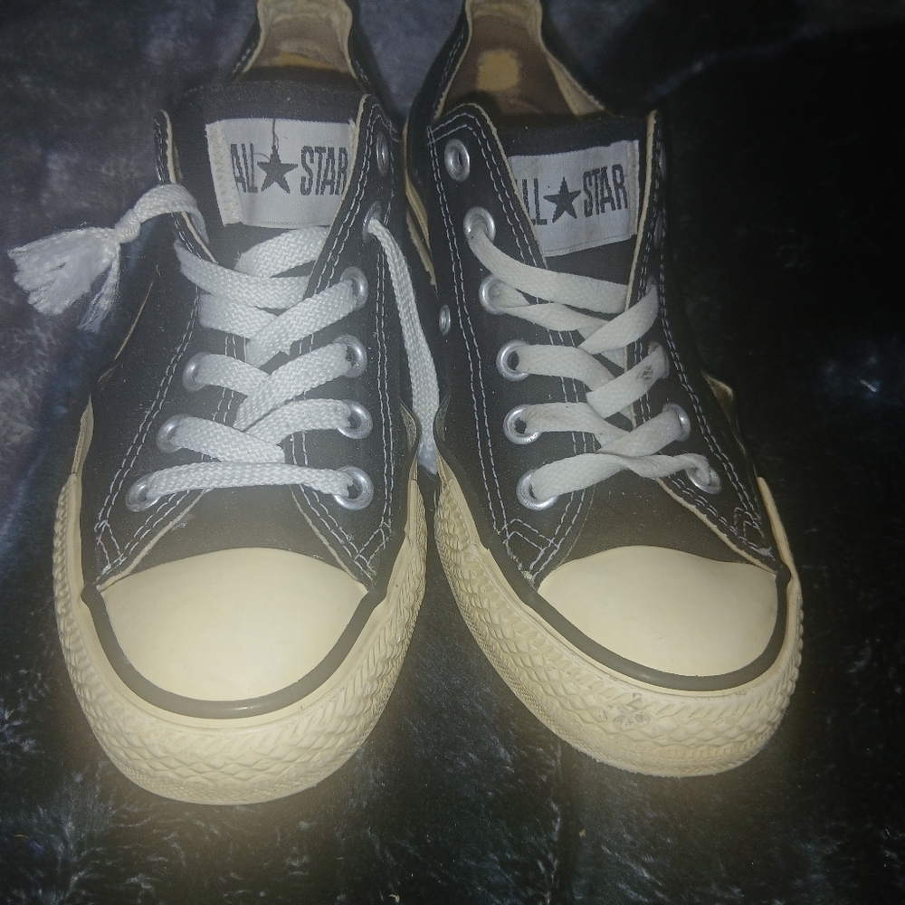 Size 7 black converse